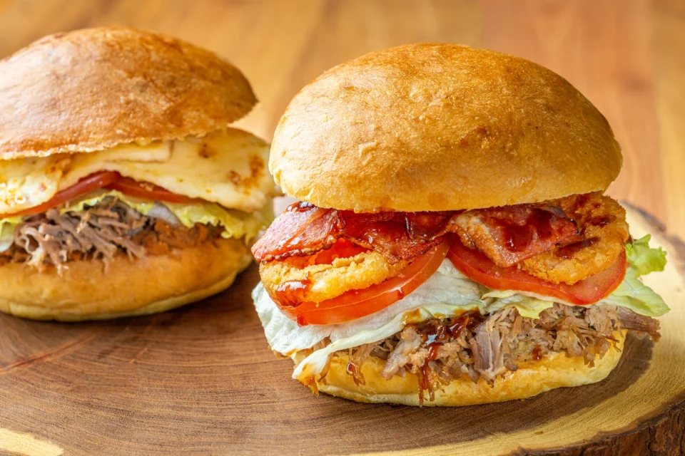 Comida casual y abundancia; contrasta con los platillos más elaborados.